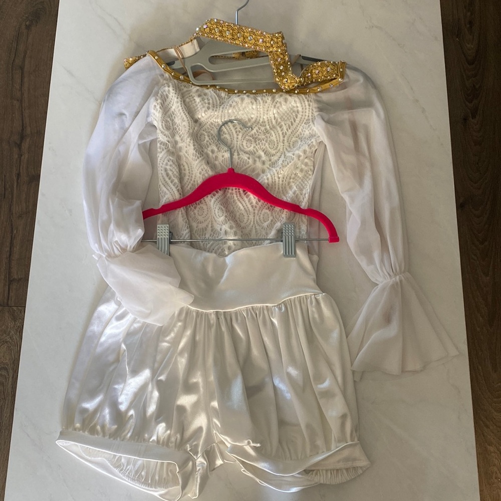 White and gold details on caller two piece set